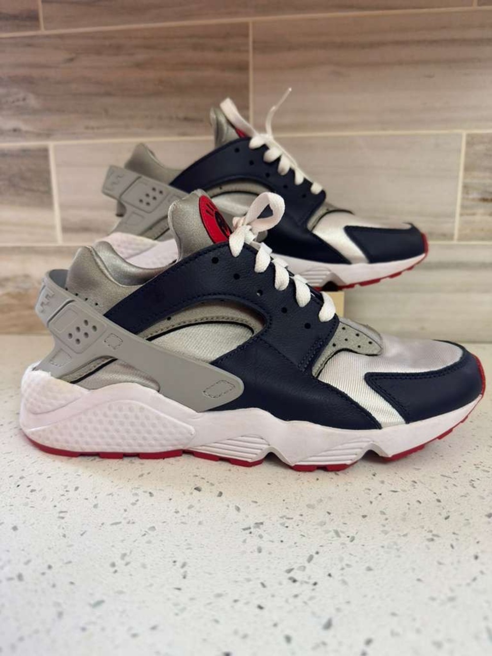 Nike Air Huarache Sneakers Size 8 Women White Navy Red FD9781-900